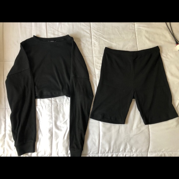 Tiger Cherry long sleeve crop top w/ biker shorts - Picture 2 of 6